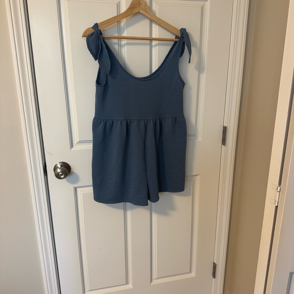 Urban Outfitters Blue Textured Sleeveless Romper - Picture 2 of 4